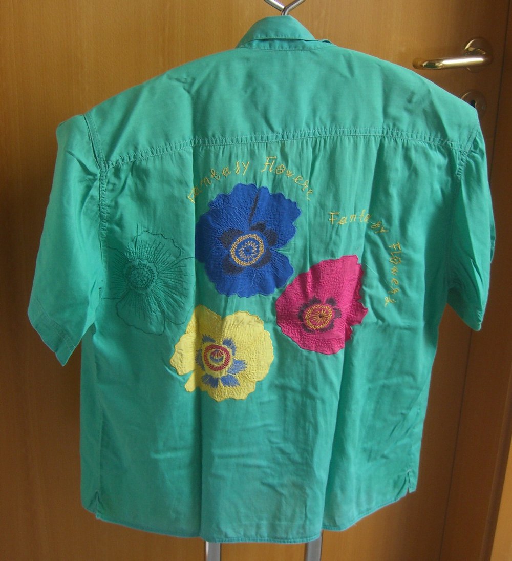 Grüne Bluse mit Blumenmotiv