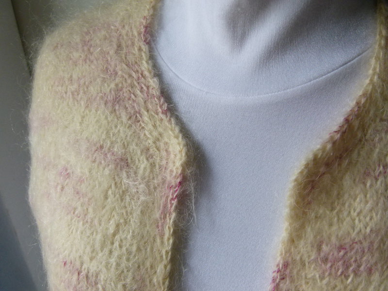 Strickweste Bolero, Handarbeit, superweich und flauschig, hellgelb pink meliert, Unikat, Boho Mori Vintage Goa Retro 70s Festival Lagenlook Cottagecore