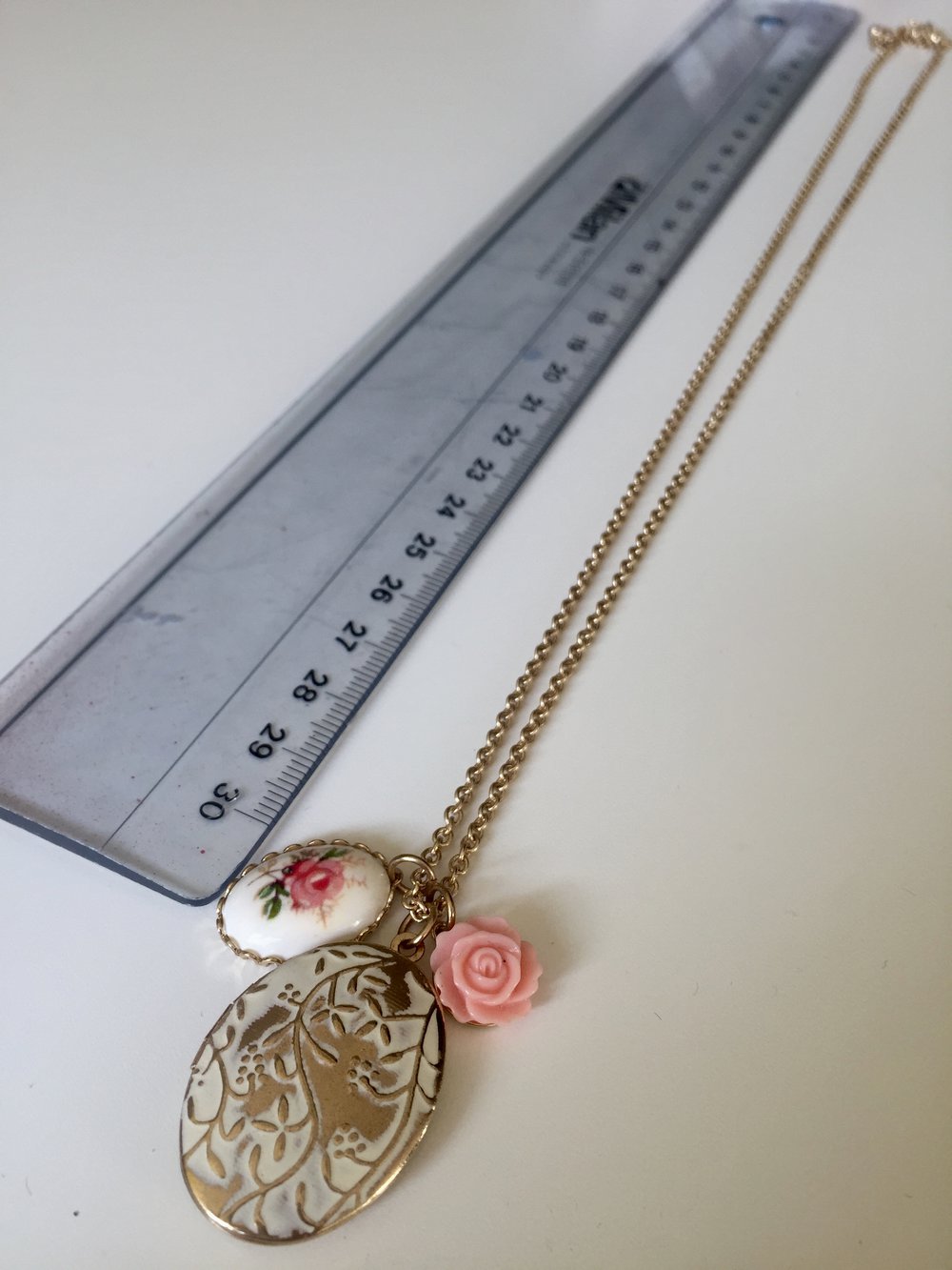Kette mit aufklappbarem Medaillon