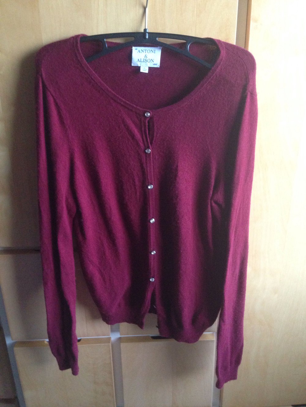 Warmer roter Strickcardigan