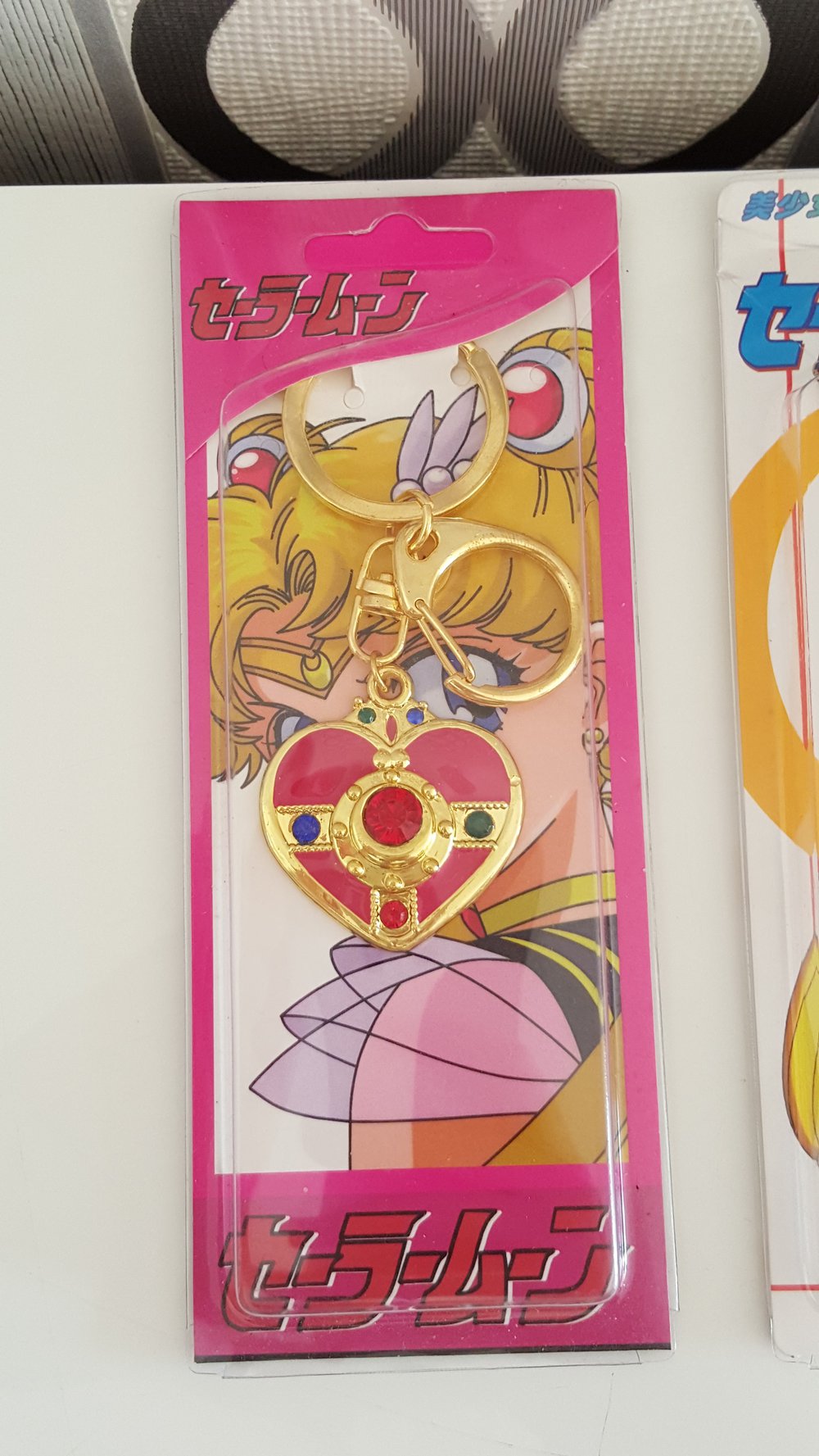 Sailor Moon Fan Kette Anhänger Verwandlungsbrosche Gold Rot Nostalgie Neu