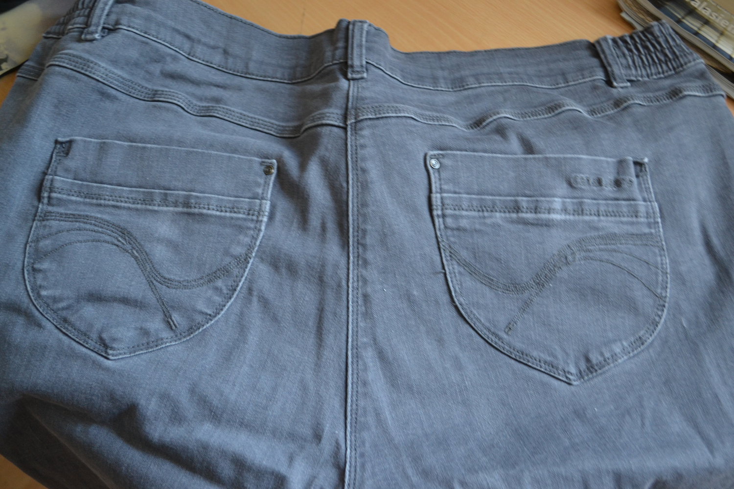 hellgraue Jeanshose
