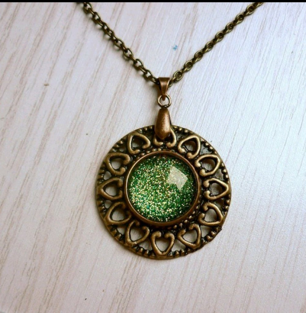 Amulett Kette Glitzer grün Sonne Ornament Ethno Vintage Goa