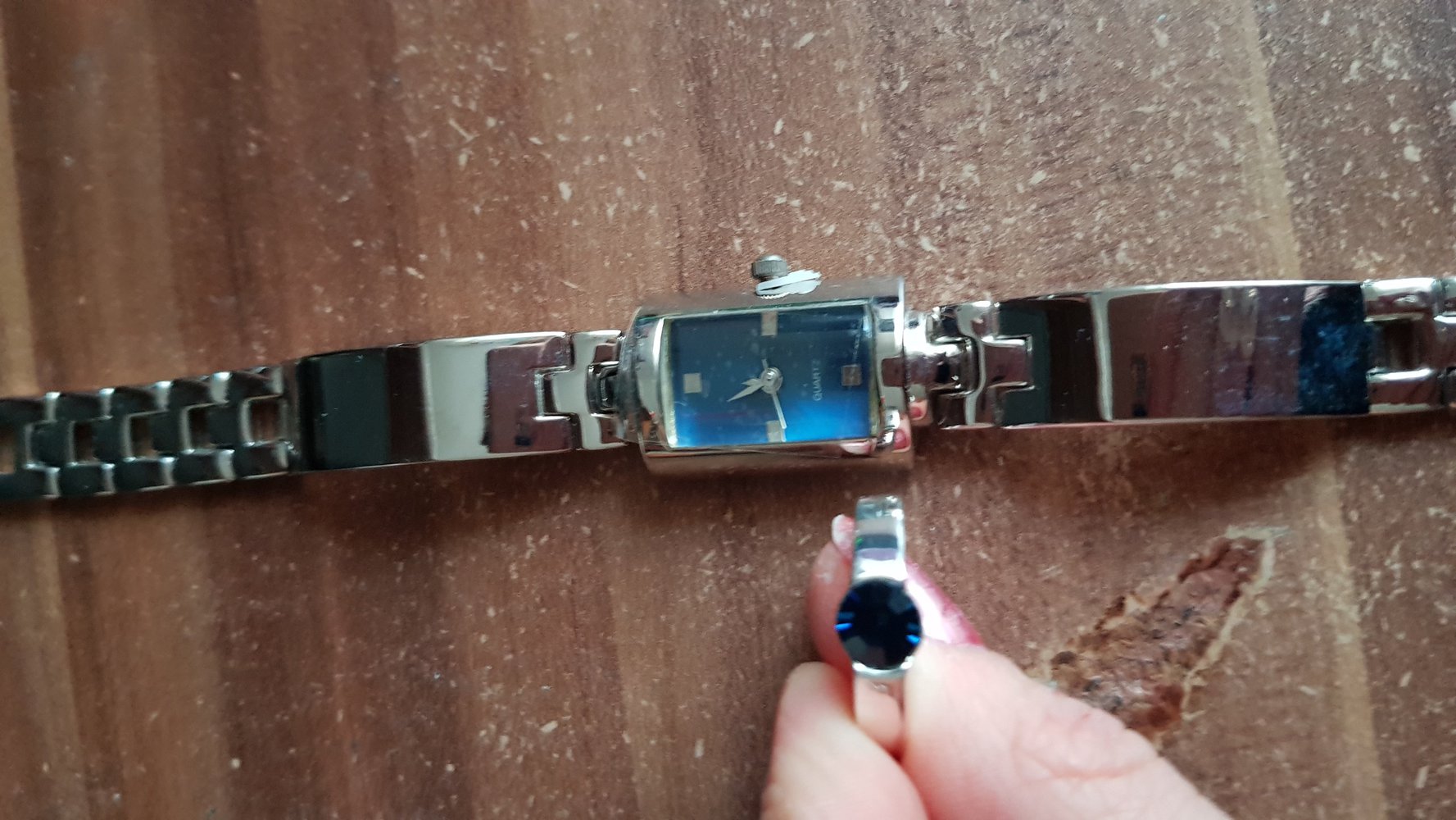 Uhr mit passendem Ring 
