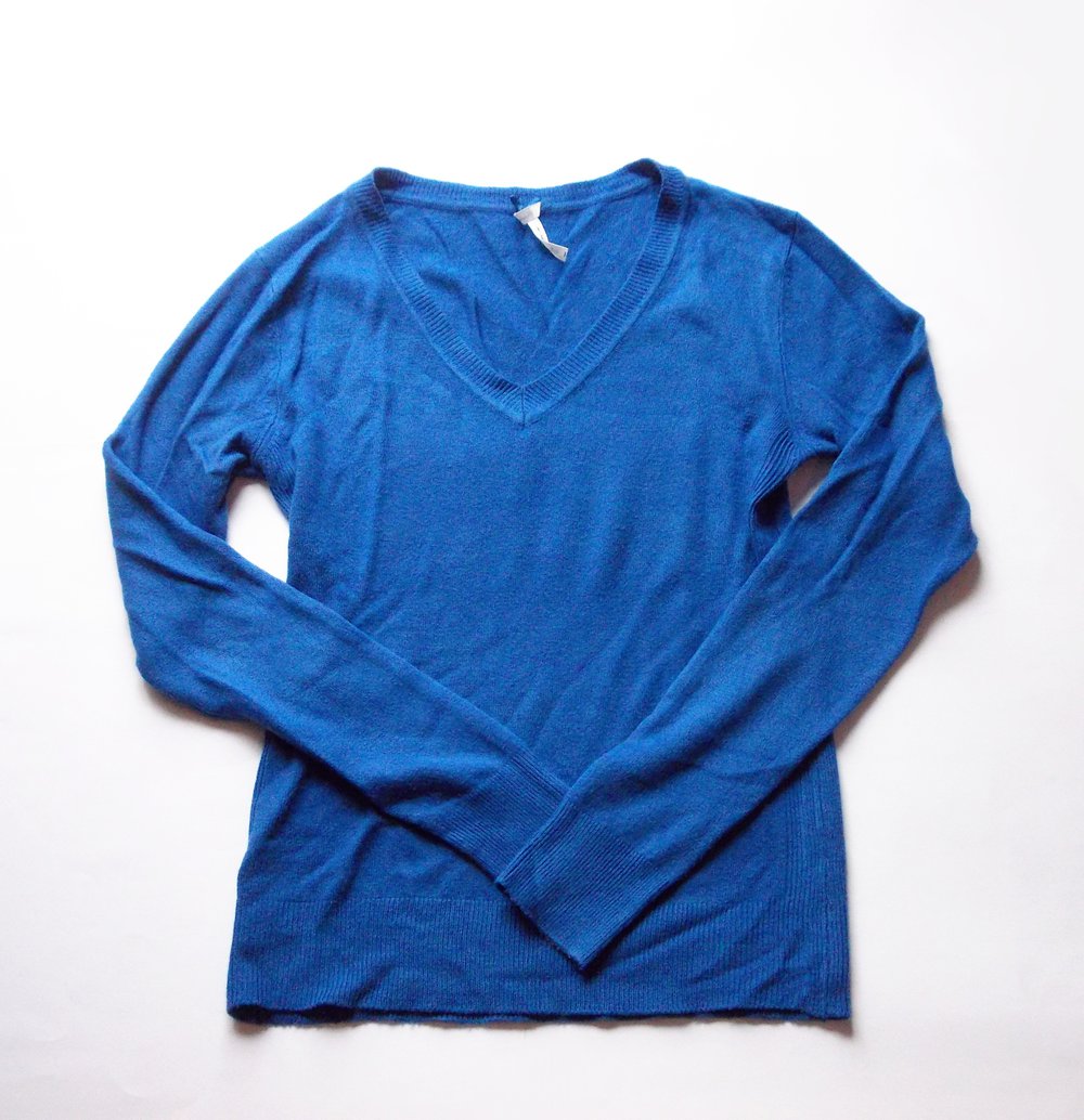 Longsleeve in S 36 blau Shirt Oberteil langärmlig V-Ausschnitt Basic Basics schlicht Strickpulli stretchig Stretch königsblau preußisch weich warm Winter