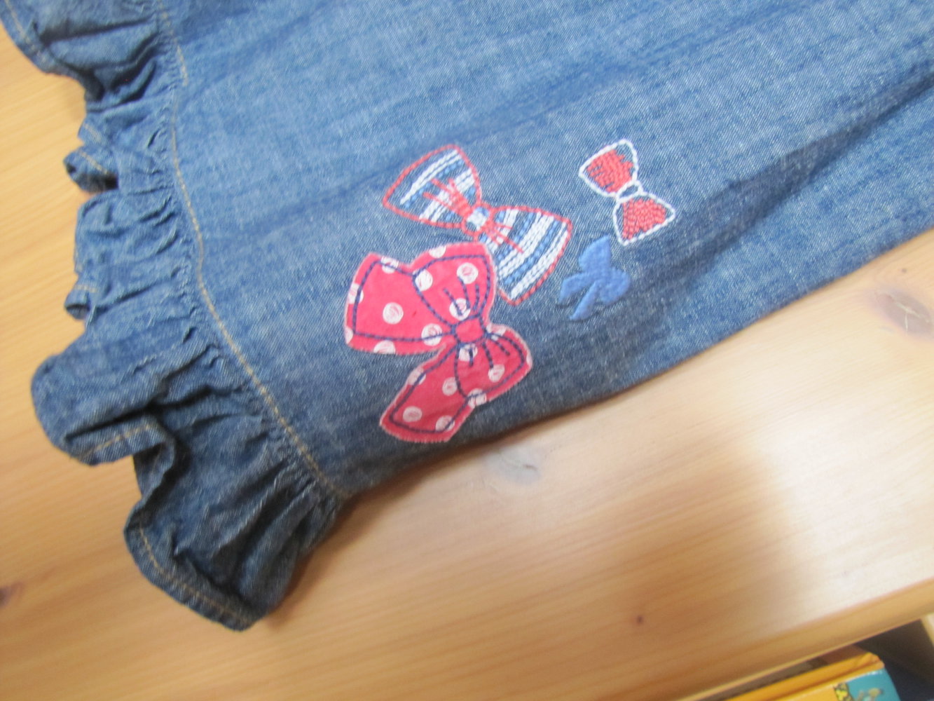 George England - leichtes Jeanskleid mit Schleifenapplikation Gr. 80/86