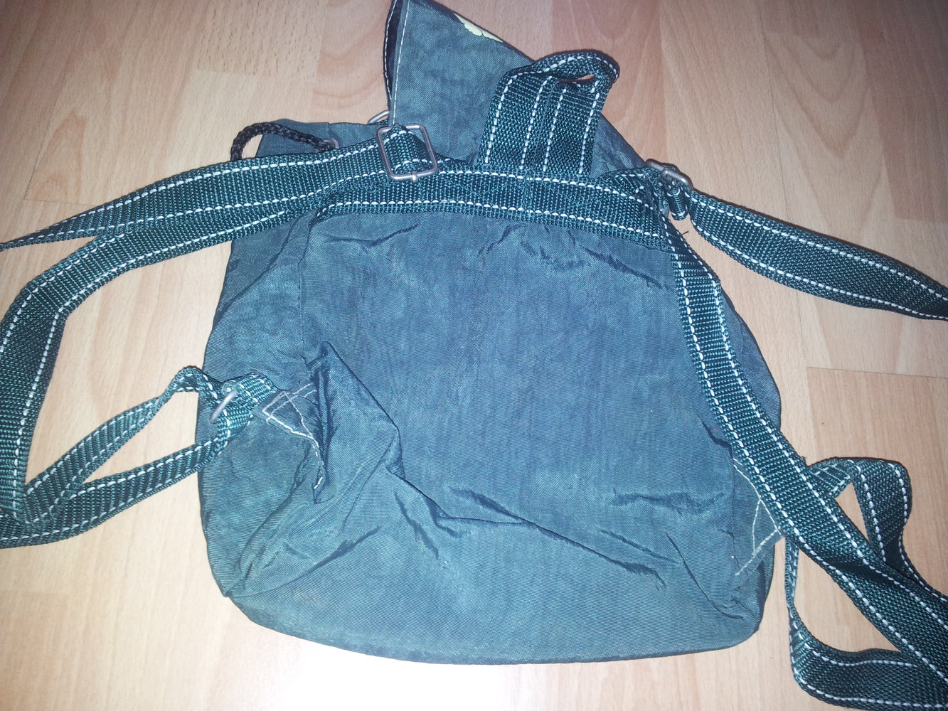 kleiner grüner Rucksack