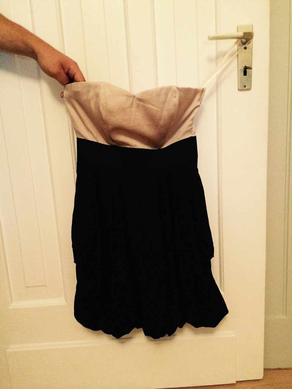 Schickes schulterfreies Kleid von H&M