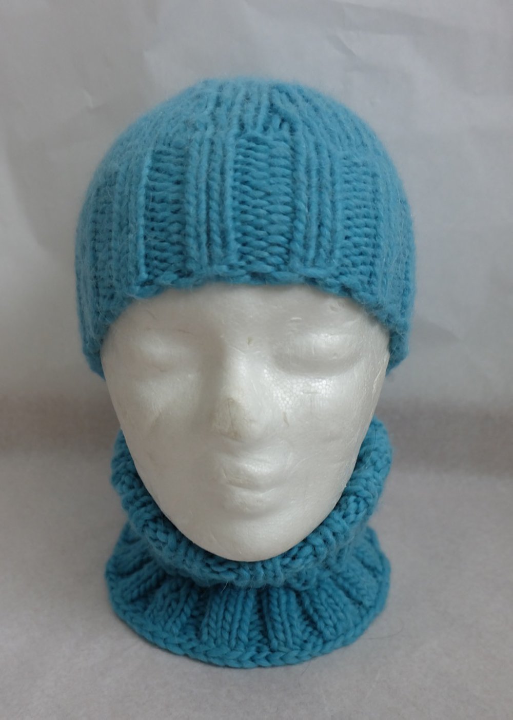 Mützen & Rollkragen Set, gestrickt in Turkis-grün-blau aus 100% Wolle