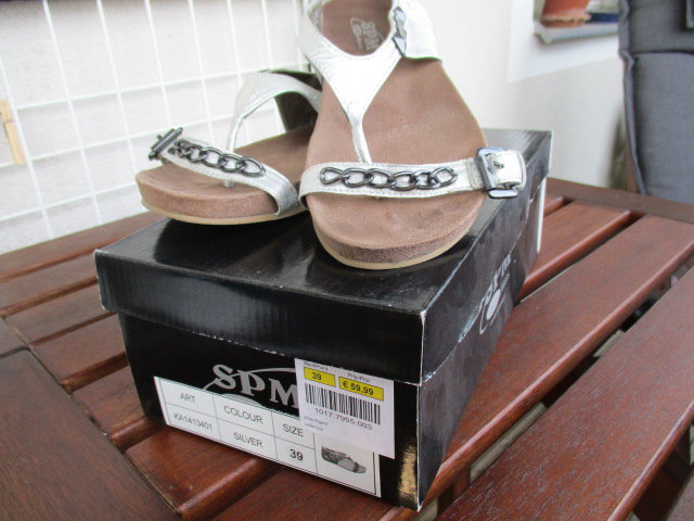 SPM, Silbersandalen/ Zehensteg, neuwertig