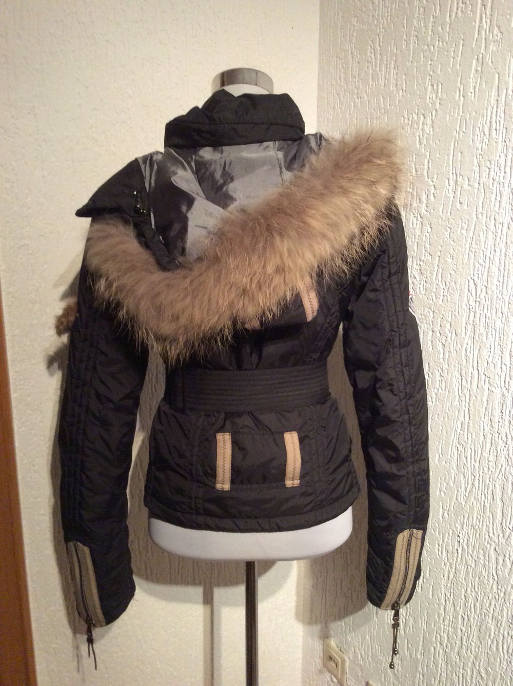 Nickelson Jacke Damenjacke Winterjacke neu XS schwarz mit Swarovski Stein im Gürtel 