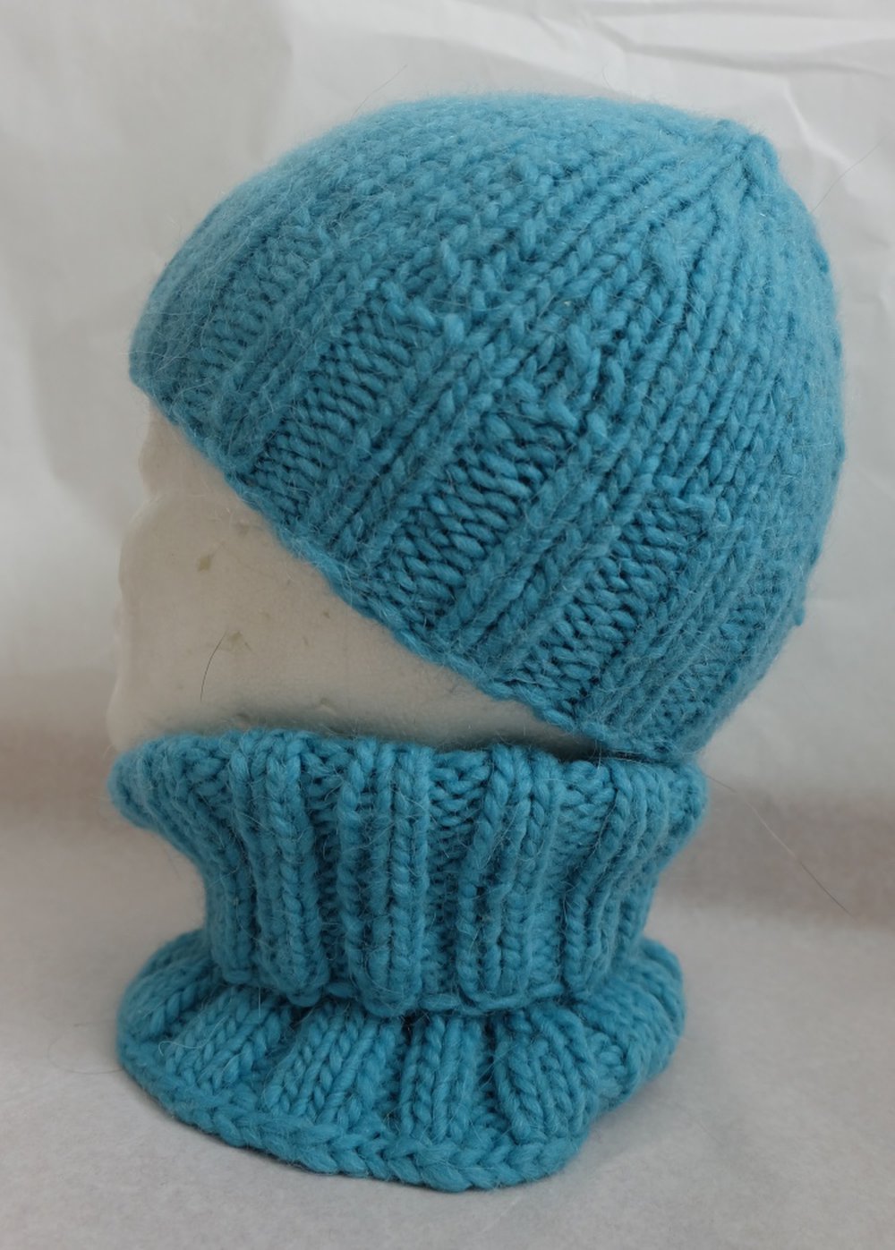 Mützen & Rollkragen Set, gestrickt in Turkis-grün-blau aus 100% Wolle