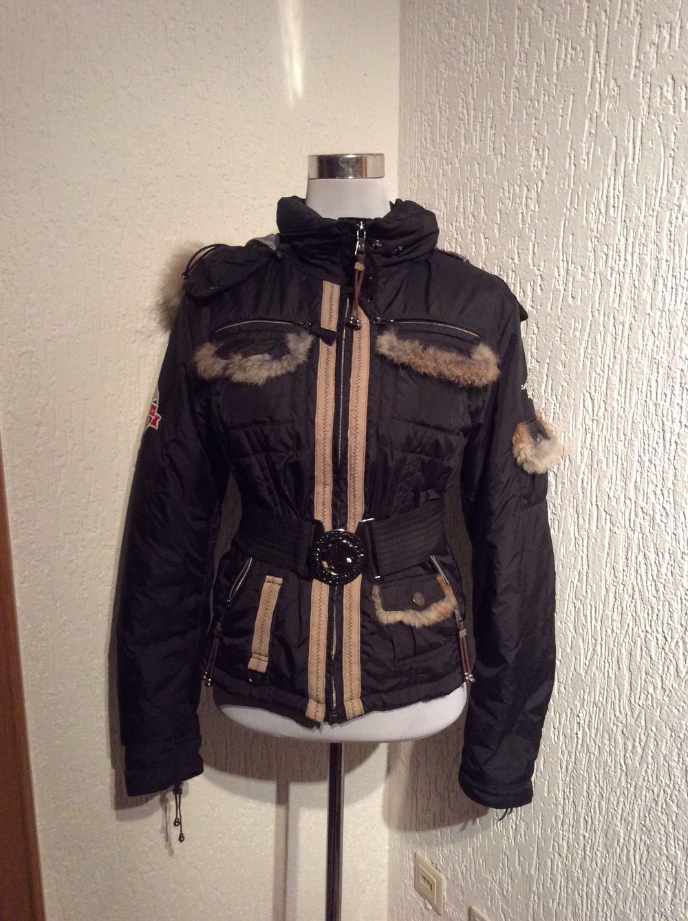 Nickelson Jacke Damenjacke Winterjacke neu XS schwarz mit Swarovski Stein im Gürtel 