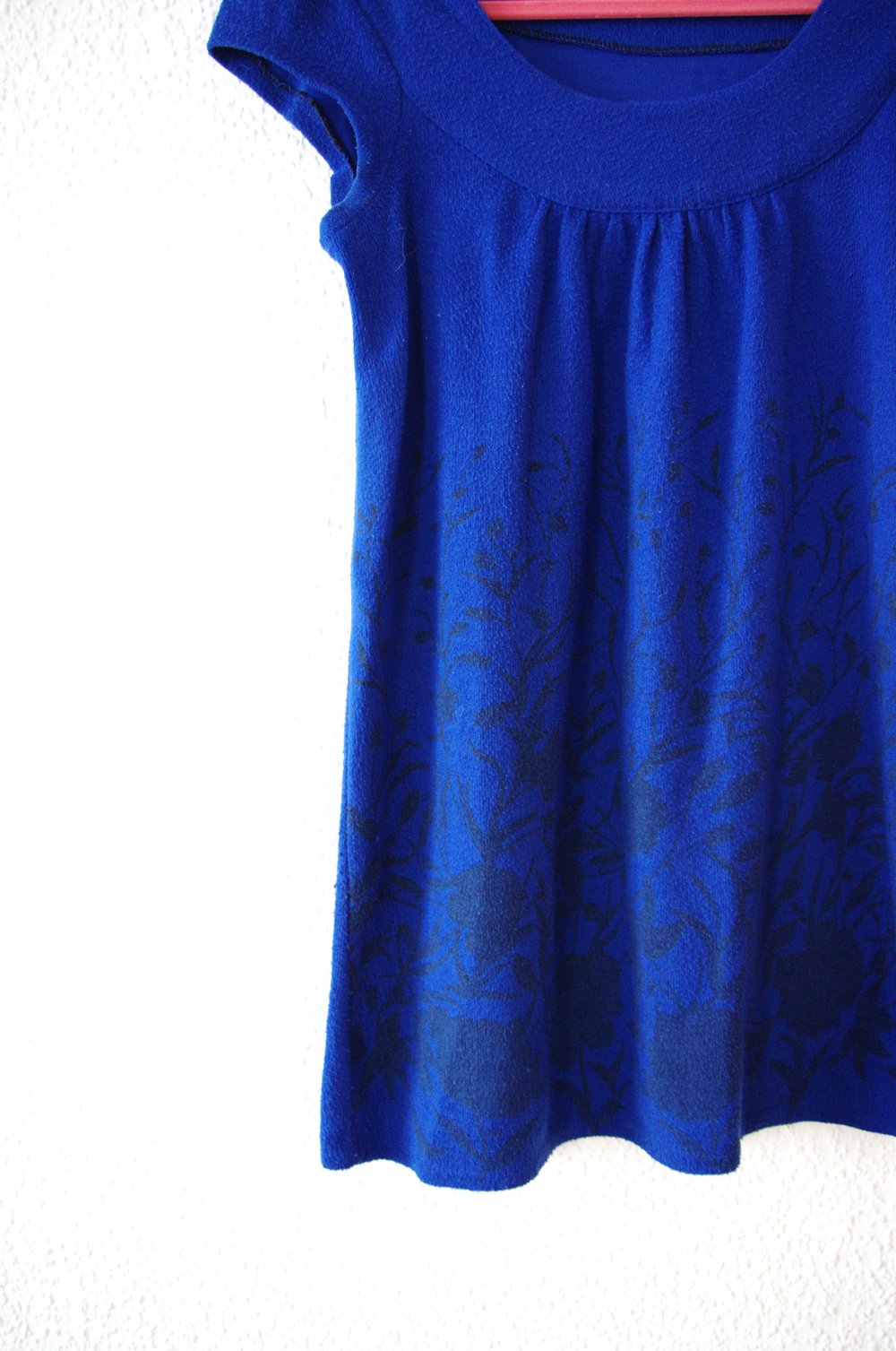 Royalblaues Minikleid Gr. S M 36 38 40 kurz Blumenprint