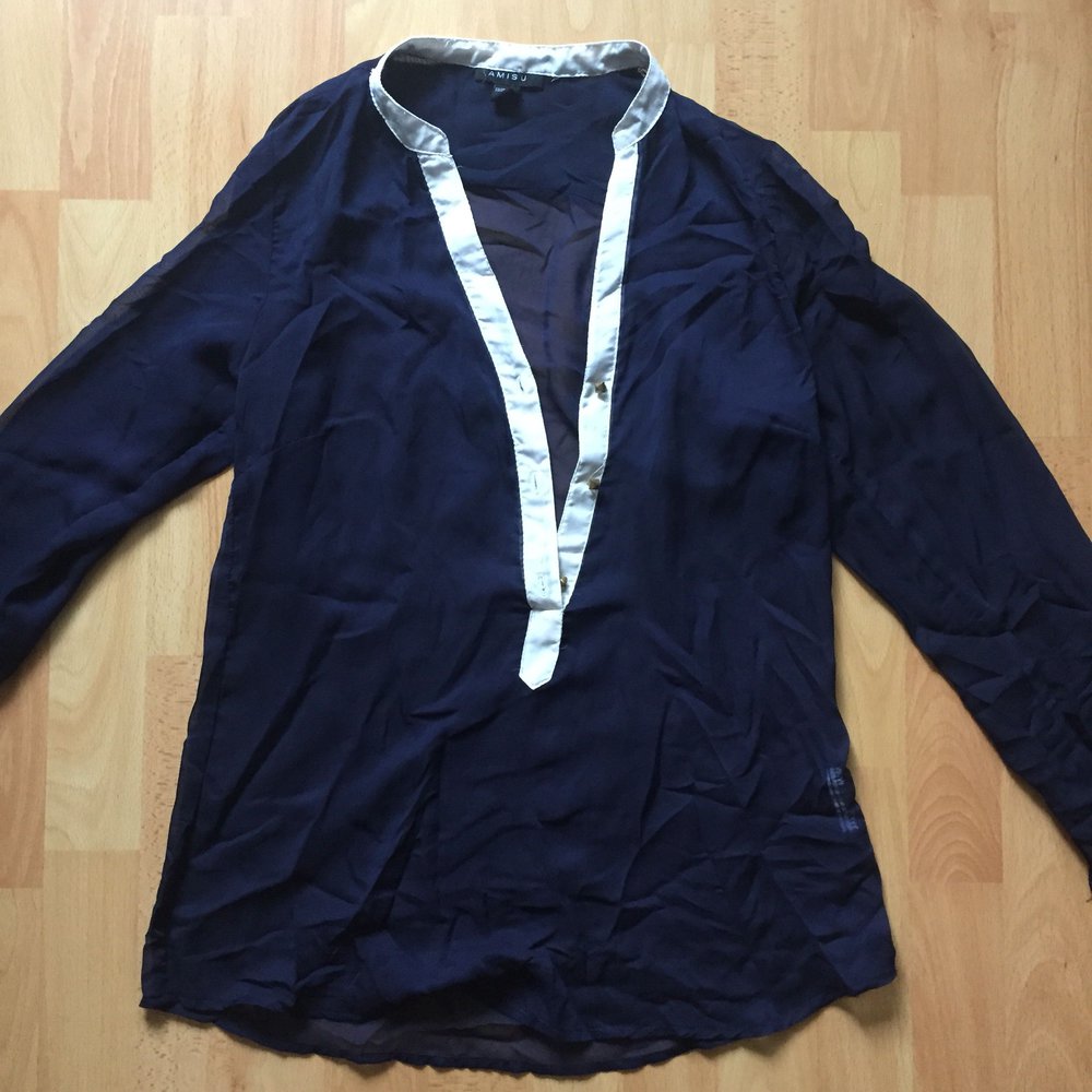 Dunkelblaue Bluse