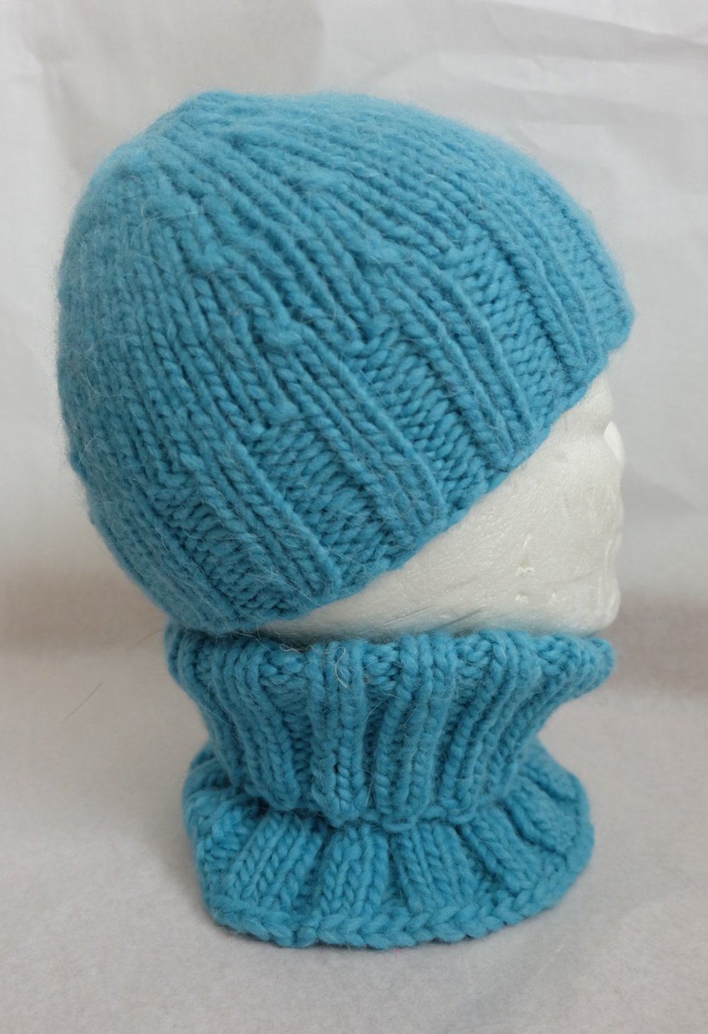 Mützen & Rollkragen Set, gestrickt in Turkis-grün-blau aus 100% Wolle