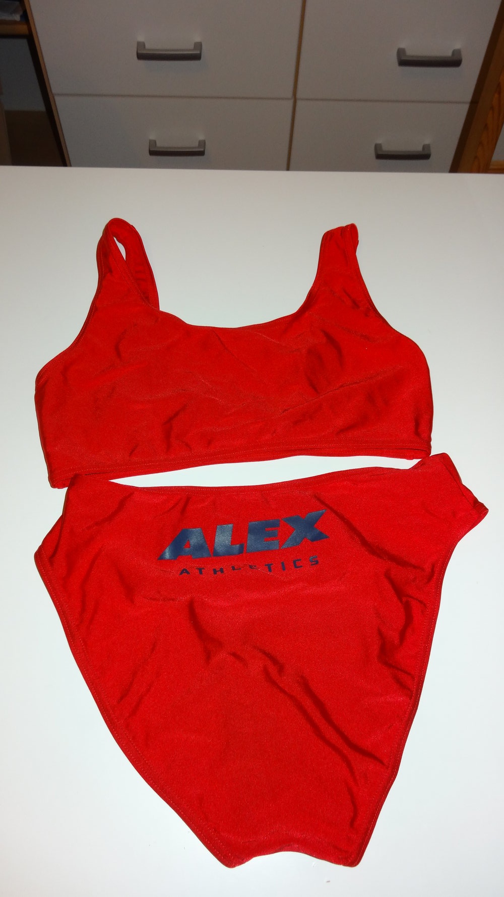 Bikini in rot sportlich 