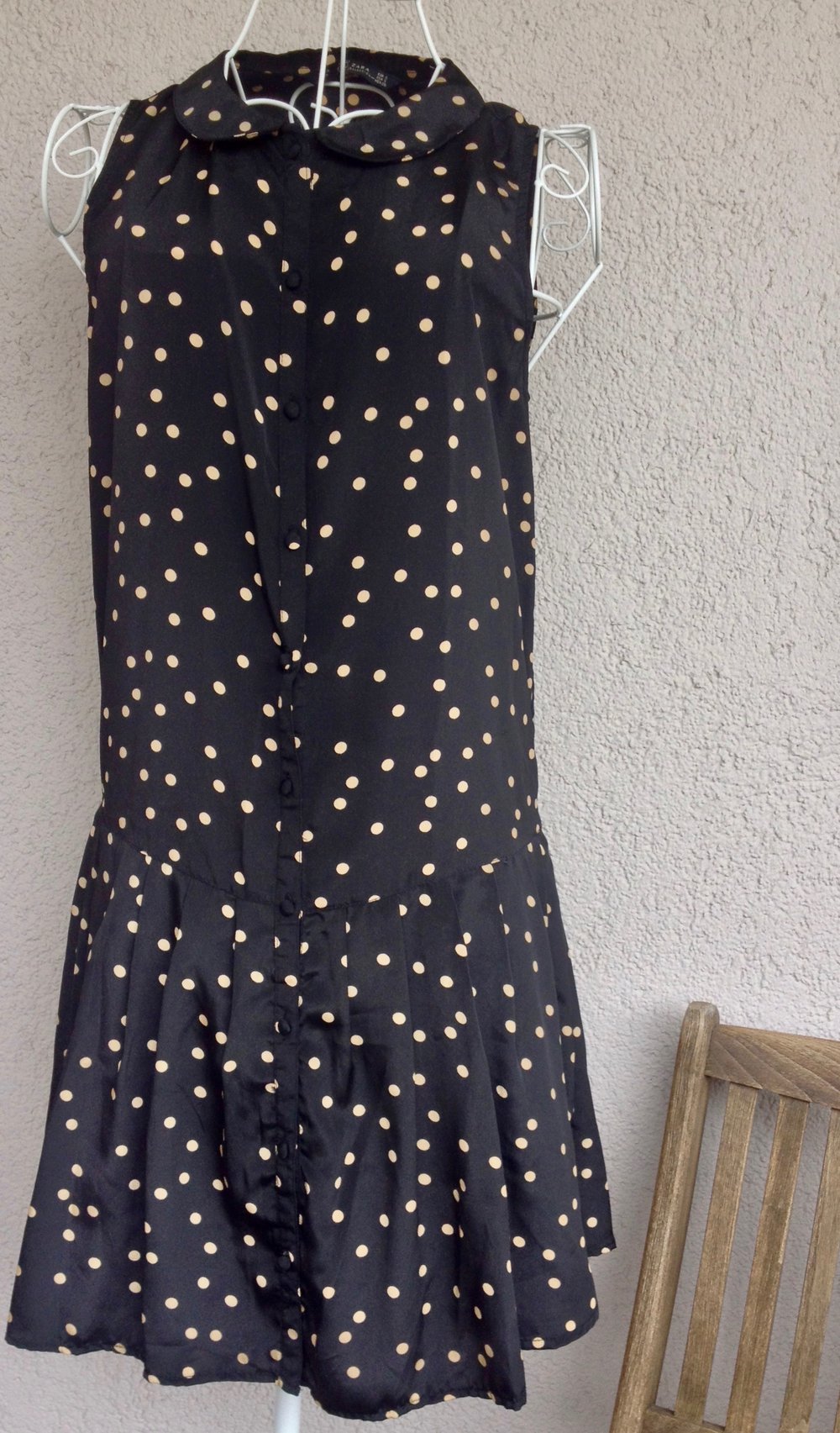 Zara wunderschönes Kleid mit Punkten 