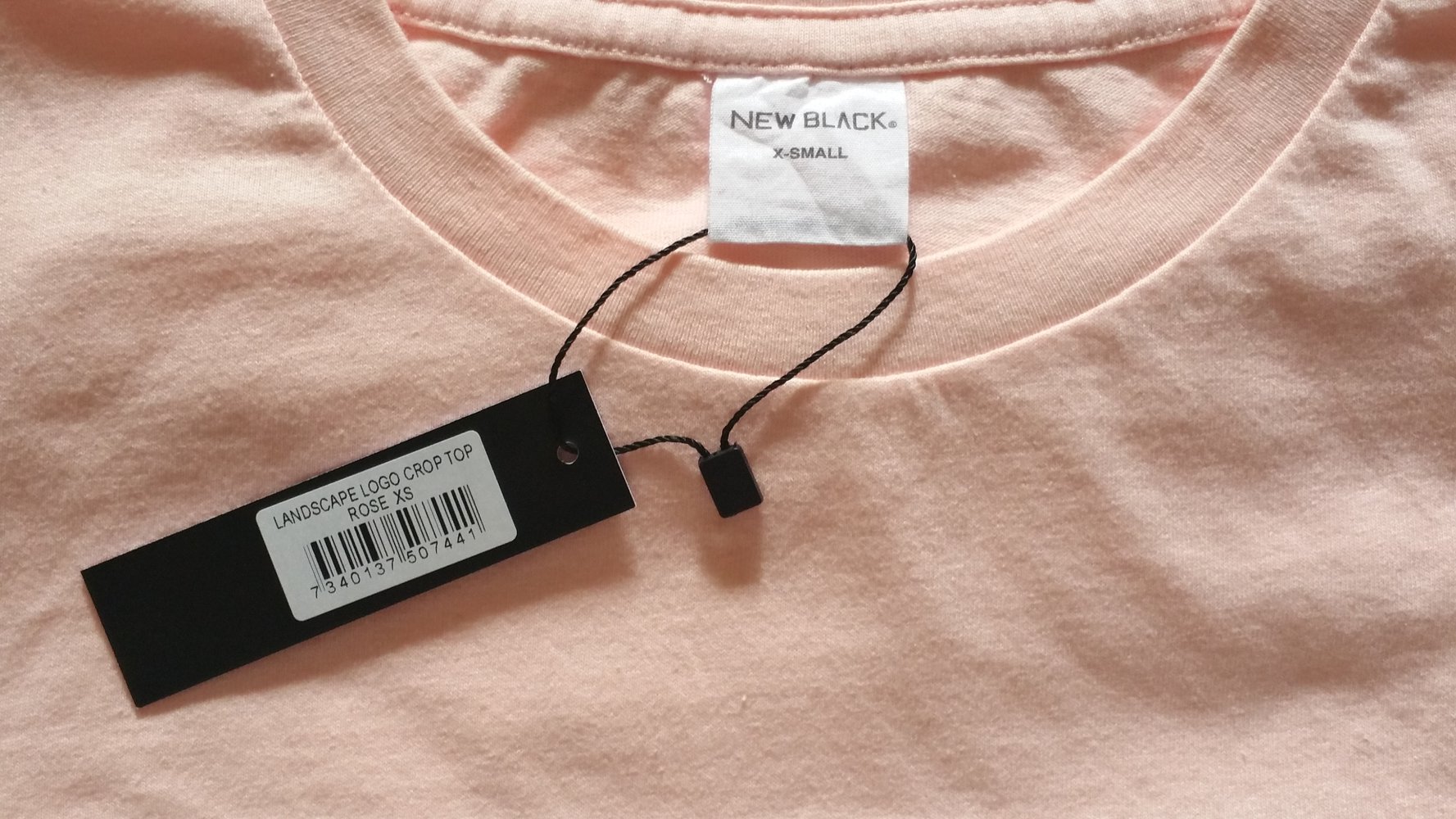 New Black Landscape Logo Crop Top Rose