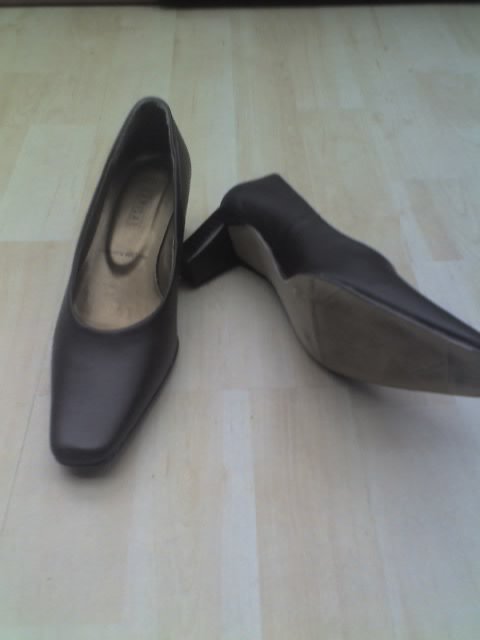 brauner Pumps