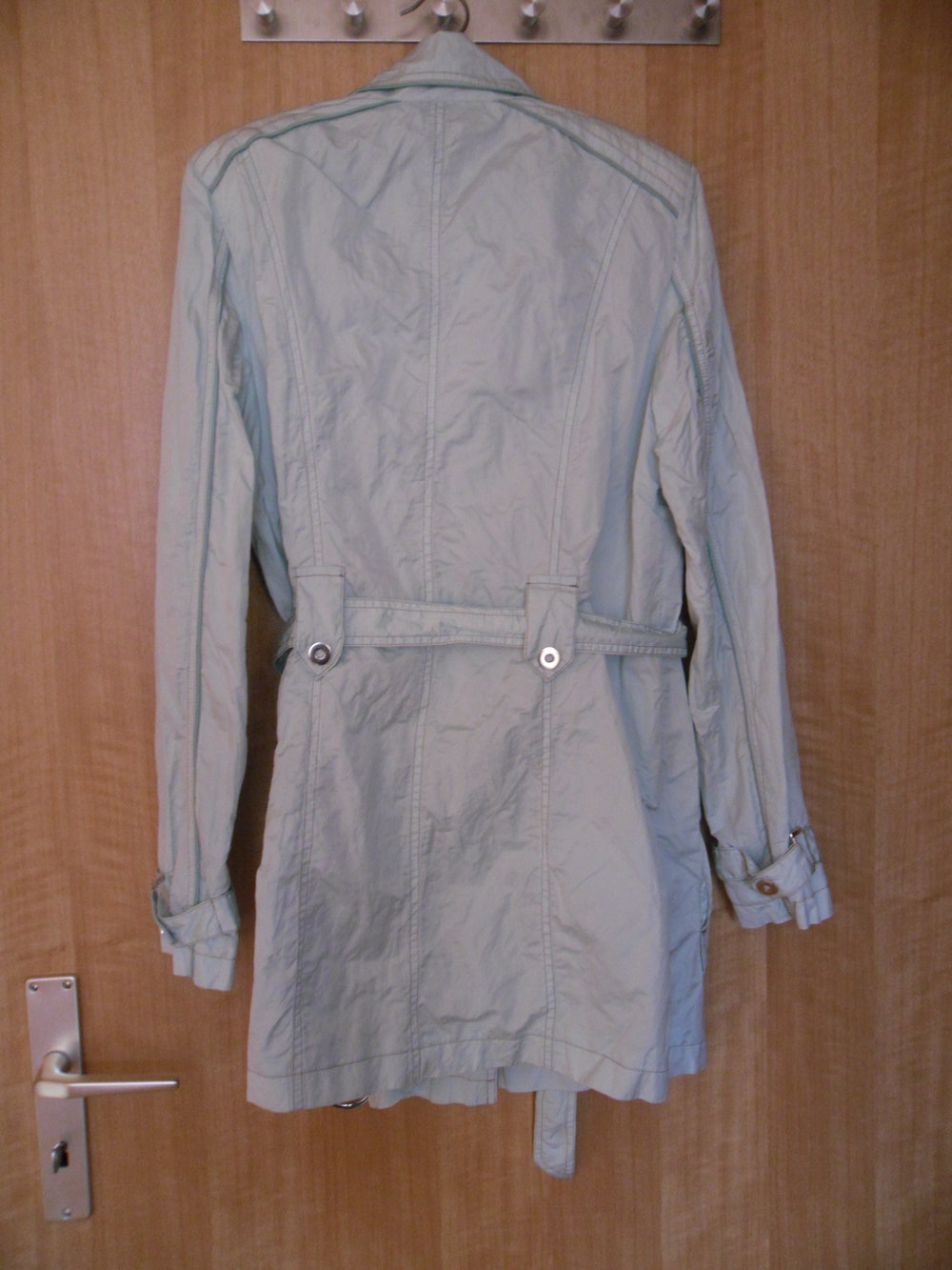 Hellblaue dünne Jacke