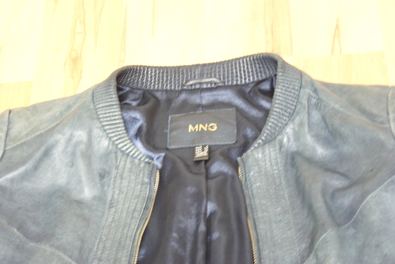 Blaue Lederjacke