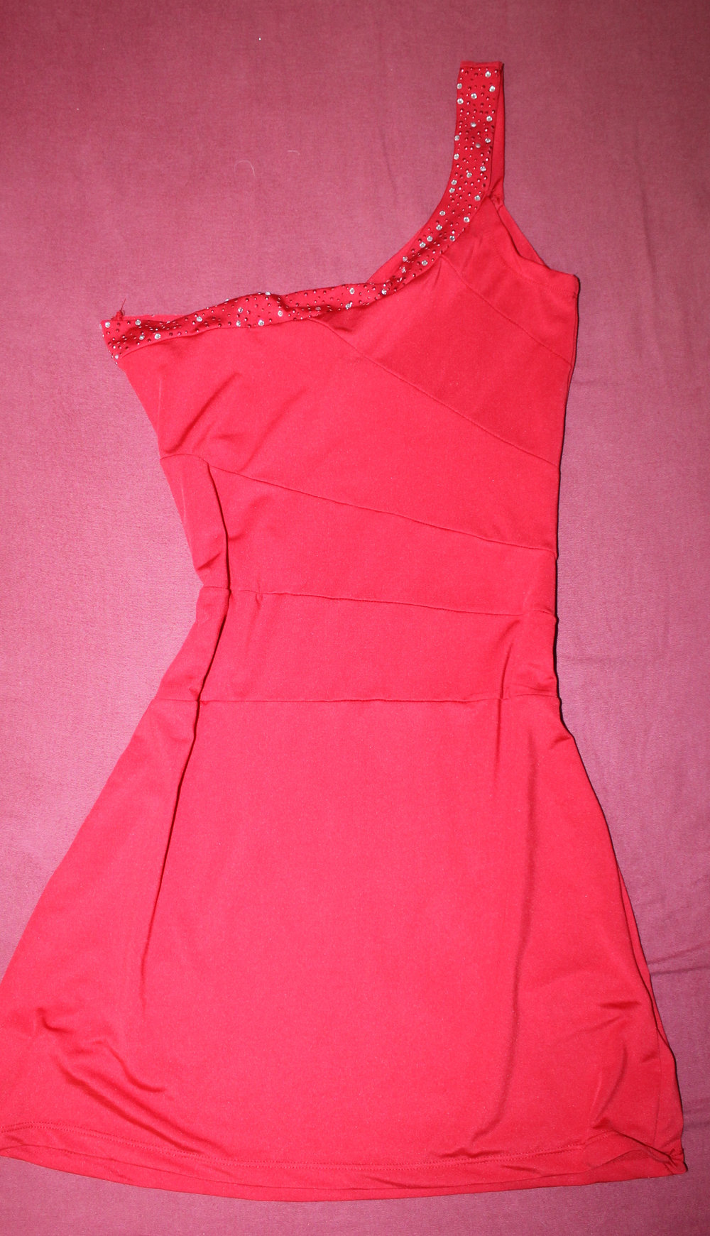 sexy, rotes Kleid einschultrig