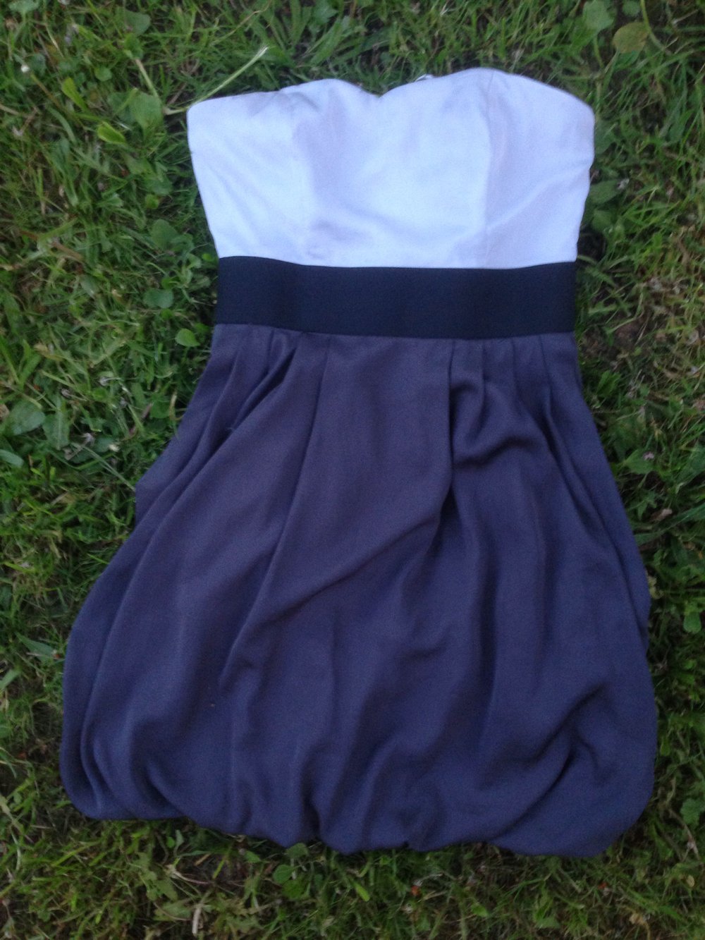 graues Ballonkleid 