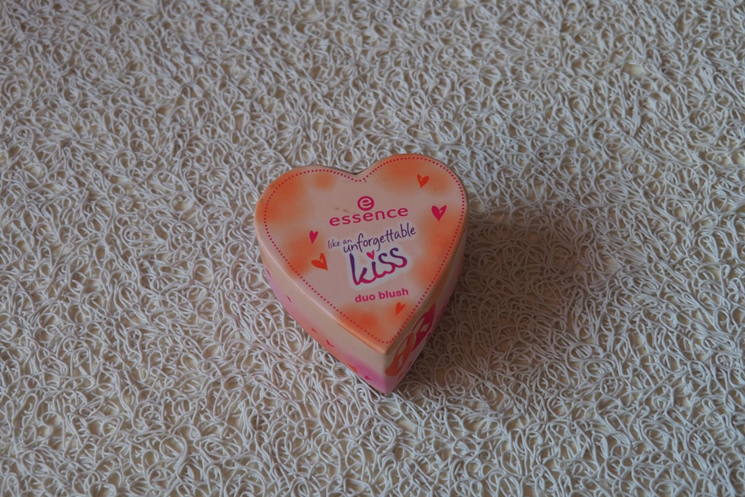 Essence like an unforgettable kiss - duo blush 01 nothing but lovestoned
