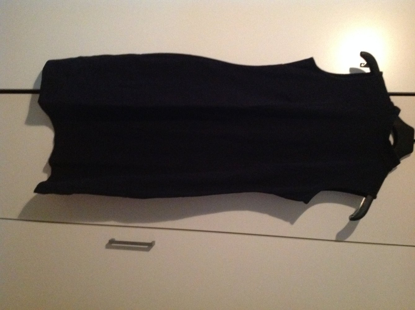 Schwarzes, kurzes kleid