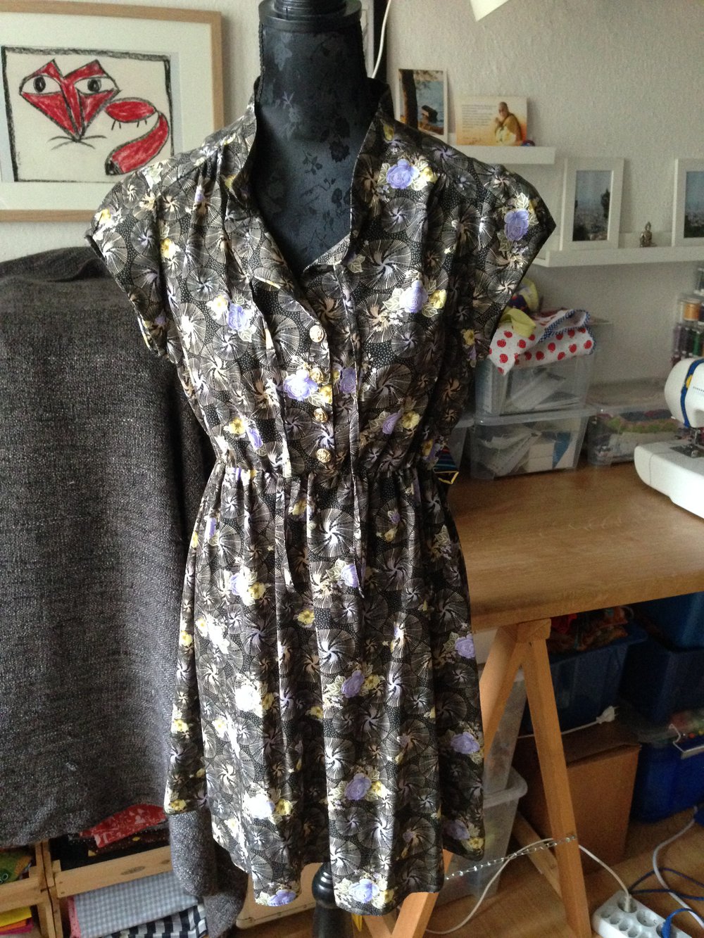 Blumen Kleid mit Stehkragen