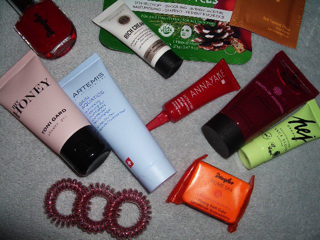 Annayake Toni Gard Artemis Douglas Invisibobble Parfümerie Neu