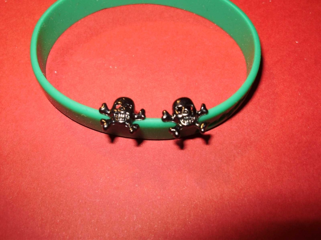 Ohrringe Stecker Totenkopf shwarz TOP
