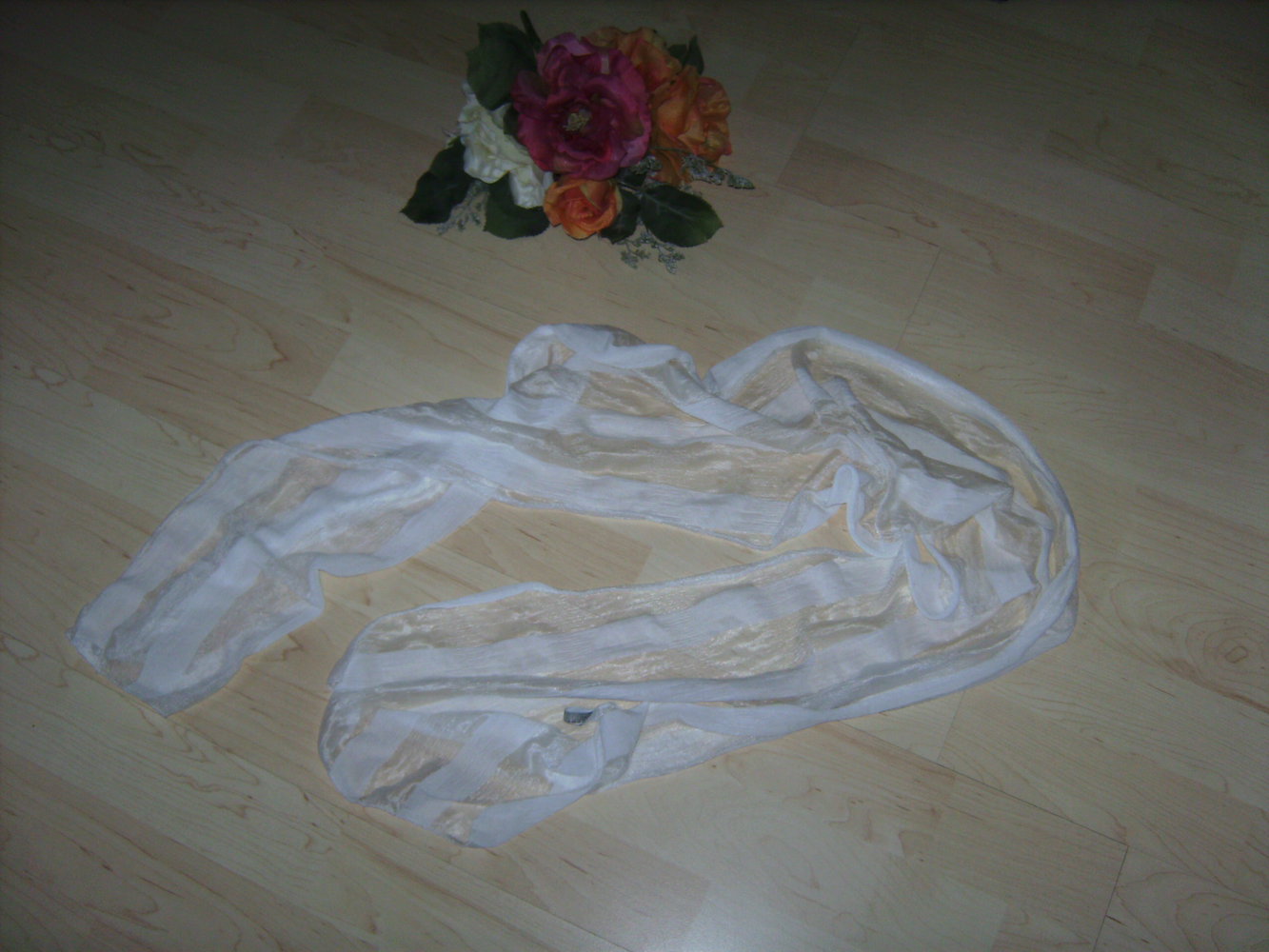 Sommerschal, leichter Schal, Transparent, Eierschalenweiß, glänzende Lace Optik, Tuch Festlich, 