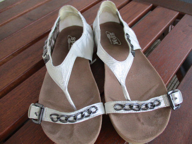 SPM, Silbersandalen/ Zehensteg, neuwertig