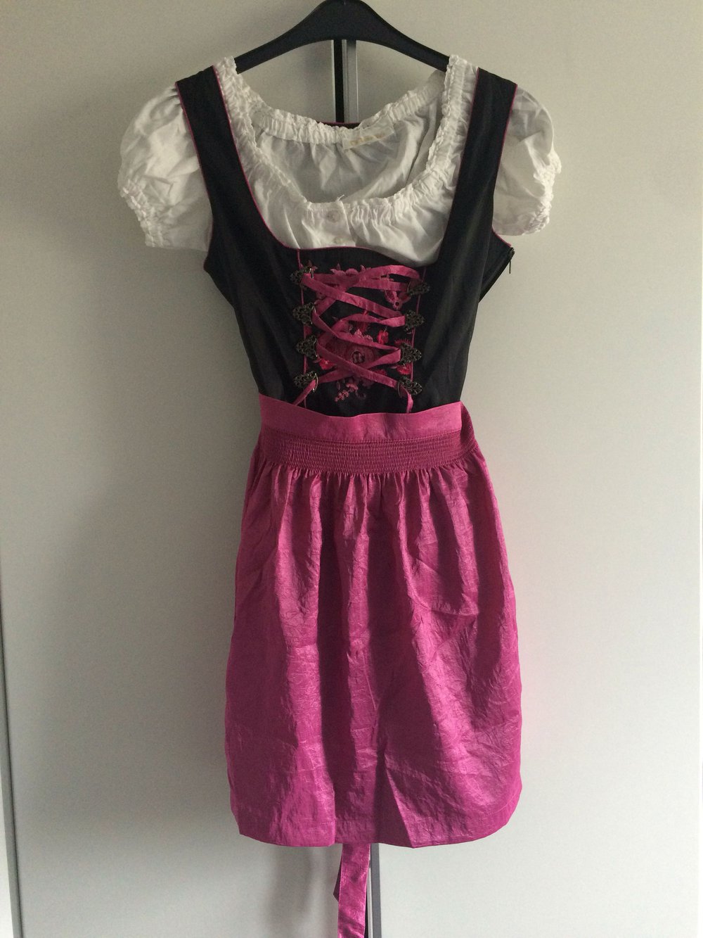 Dirndl pink/schwarz von Marjo/Wirkes Größe 40