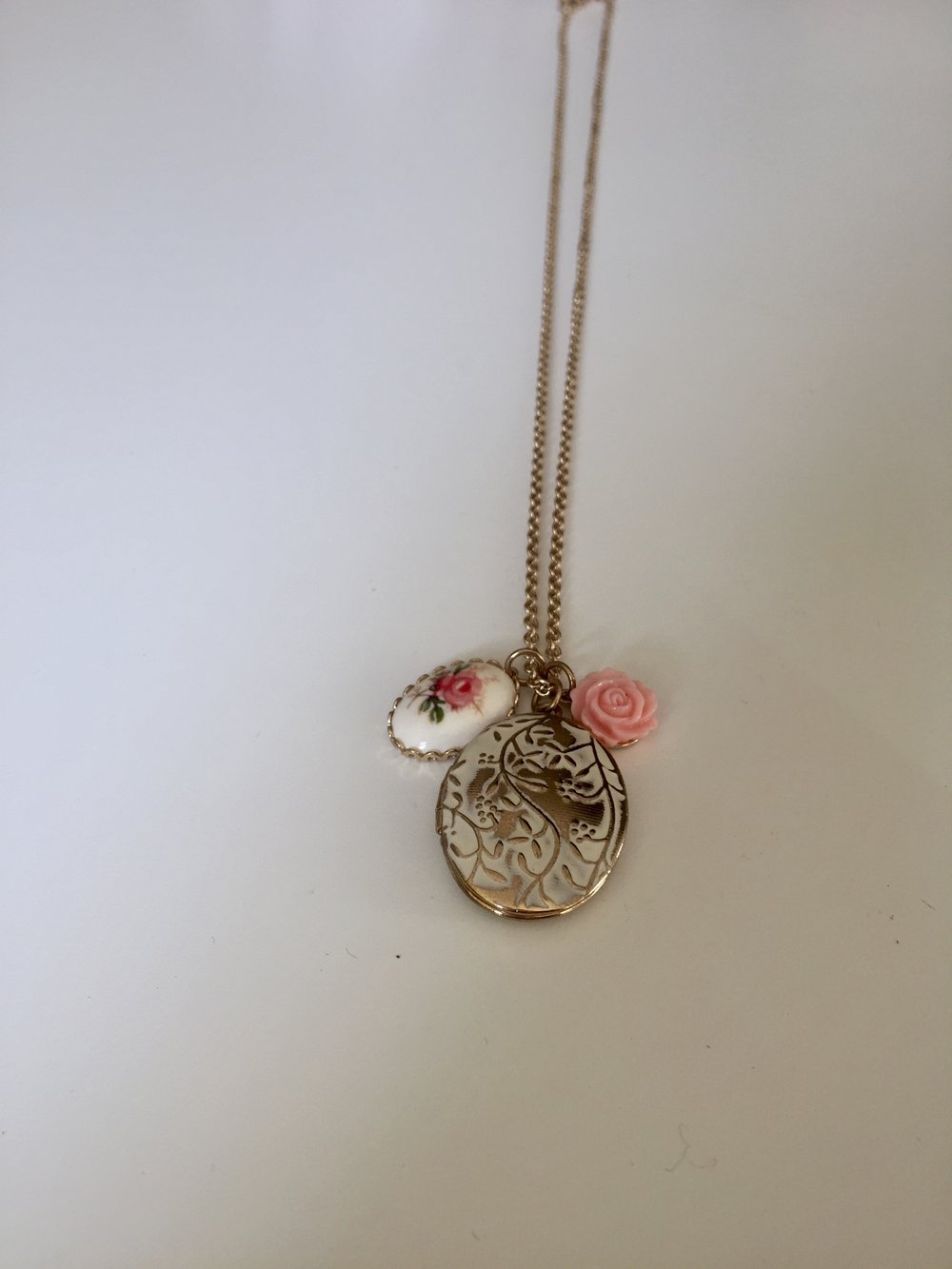 Kette mit aufklappbarem Medaillon