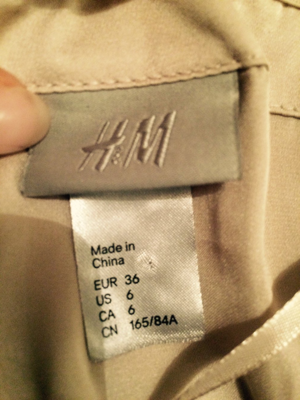 Schickes schulterfreies Kleid von H&M