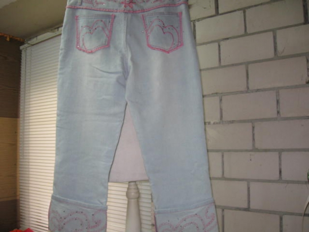 *** Verspielte ~ Stickerein ~ Steinchen ~ Caprijeans ***