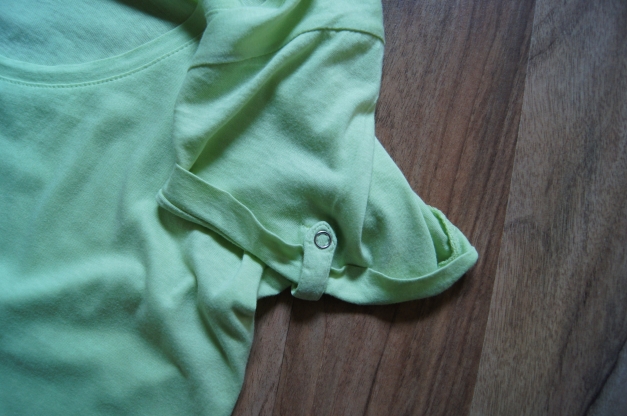 grünes T-shirt