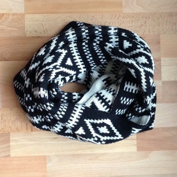 H&M Schal Loop Rundschal Azteken Ethno Muster