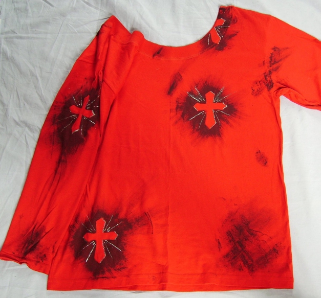 Designunikat in XL - rotes Glitzerkreuz-Langarmshirt!