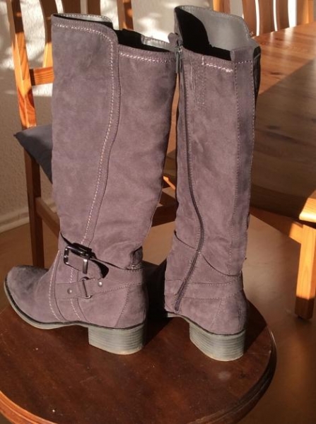 Schöne graue Stiefel + Kassenzettel