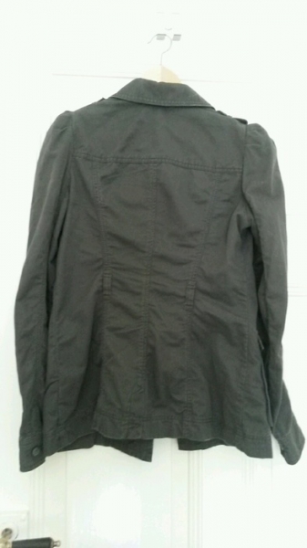 Kaki farbene Jacke von Esprit