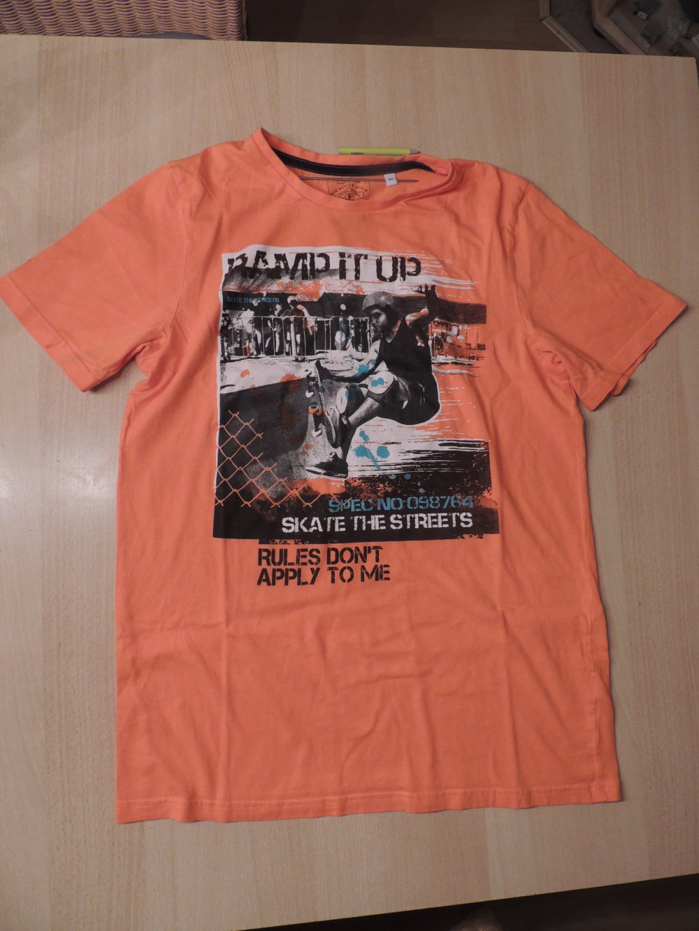cooles Skater Shirt in 182