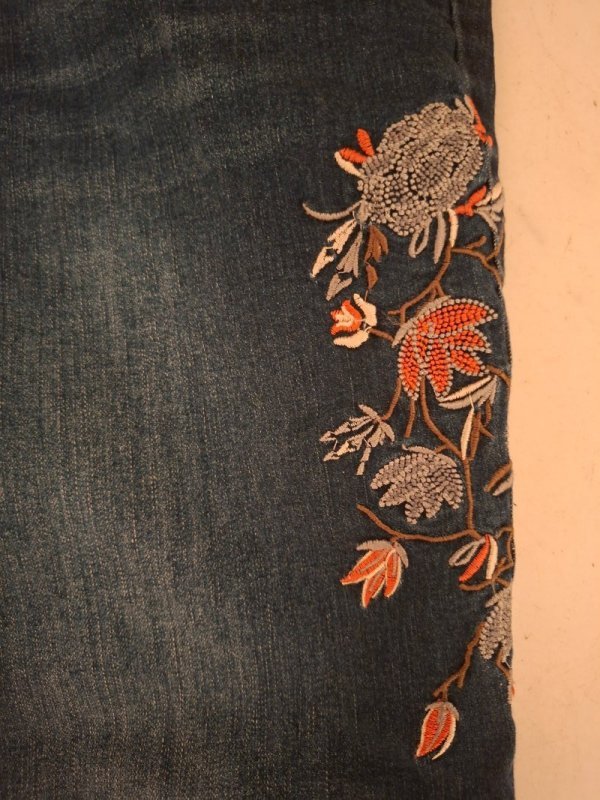 Edle Skinny-Jeans mit Blumen-Stickerei