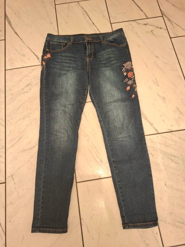 Edle Skinny-Jeans mit Blumen-Stickerei