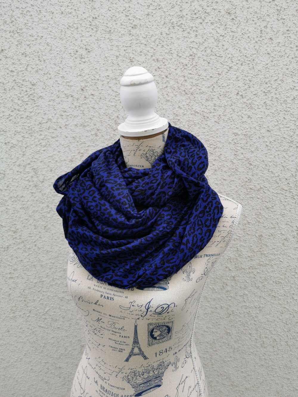 Rundschal blauschwarz Leomuster 