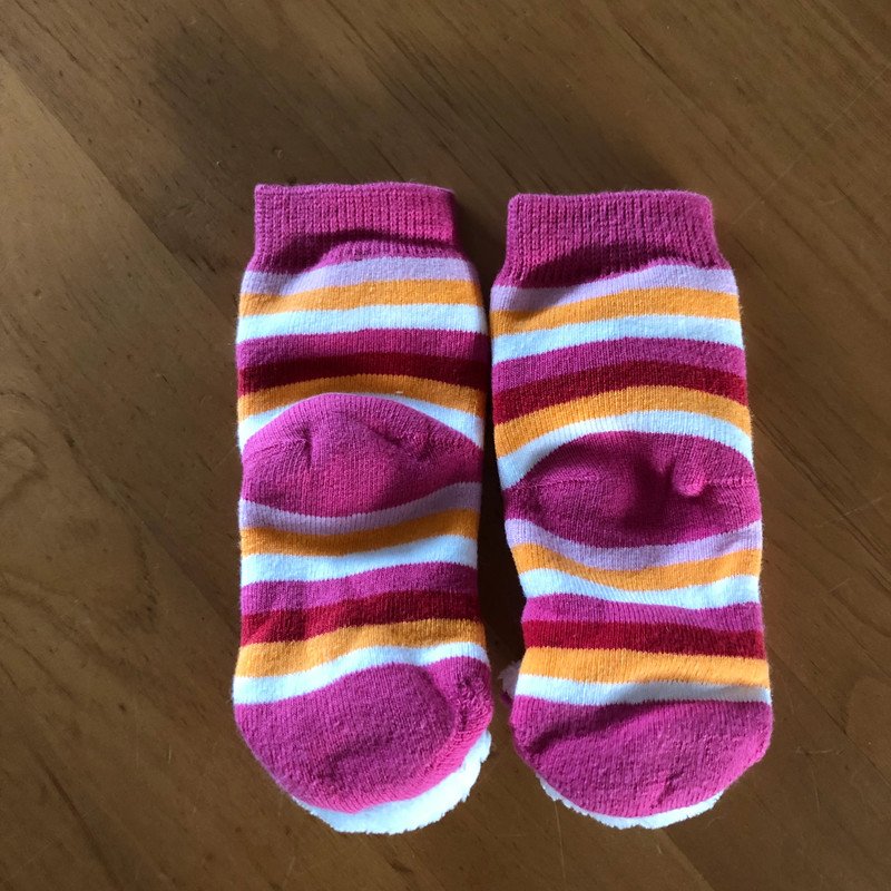 Süße Spielesocken Baby mit Katze