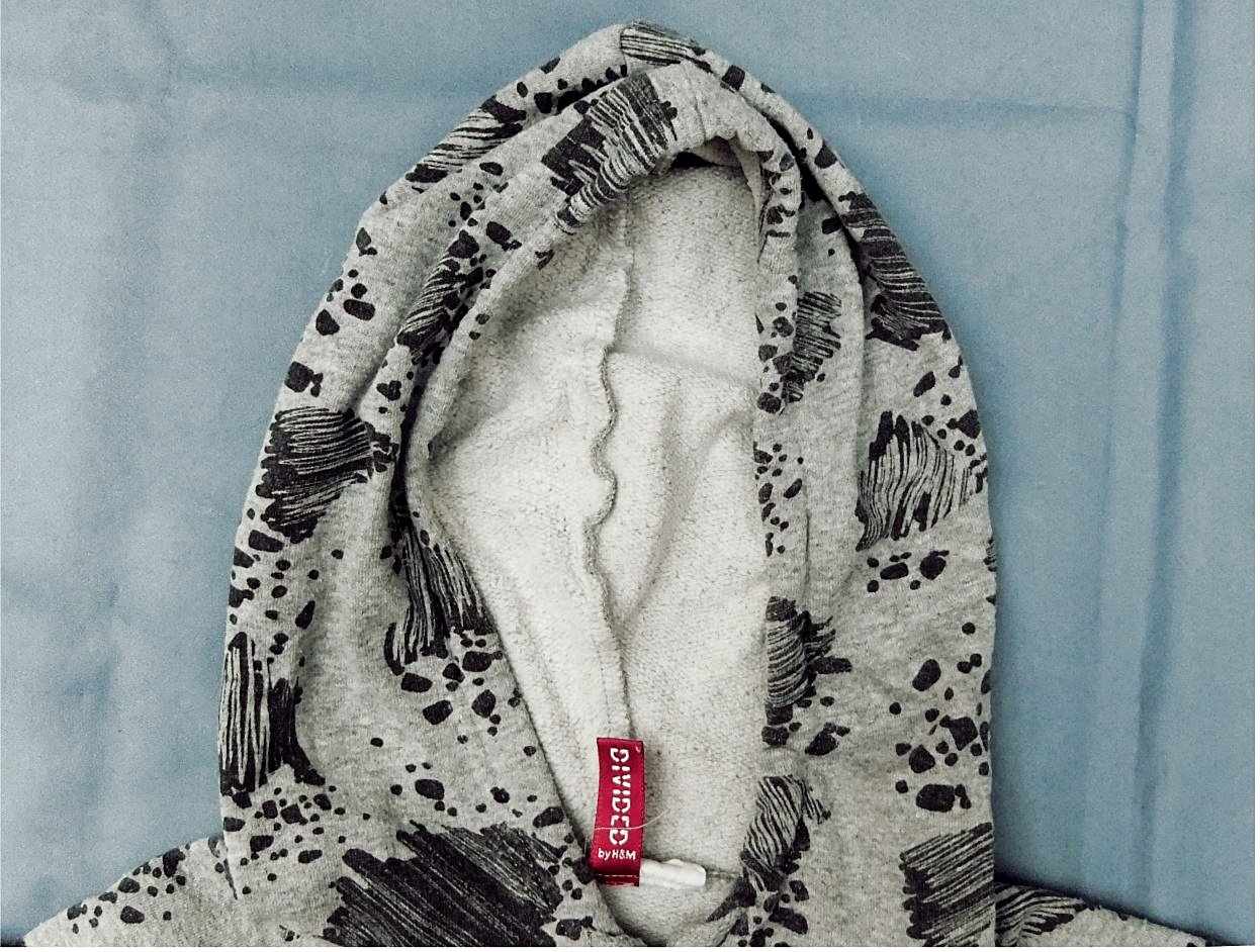 Kapuzen-Pullover / Überzieher Divided von H & M - Größe 38 - grau mit Muster 